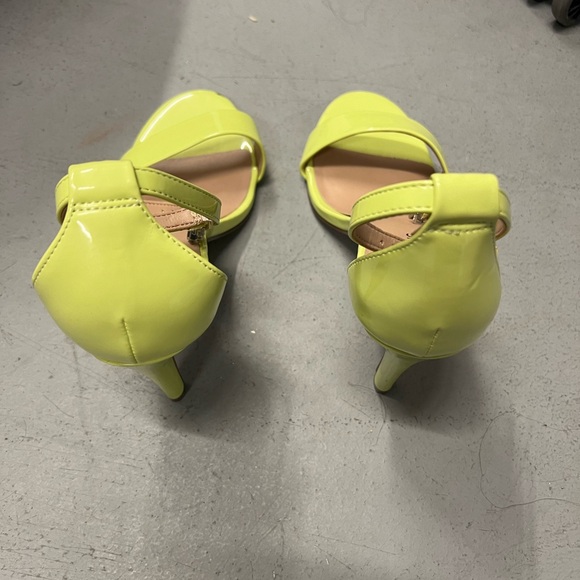 Yellow Stiletto Call It Spring Heels. US Women’s Size 7. - Picture 3 of 4